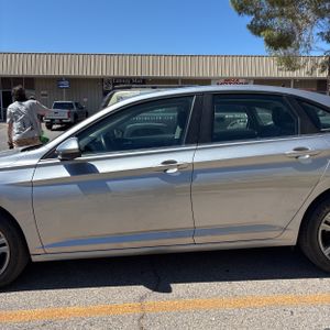 VOLKSWAGEN JETTA SE - 4