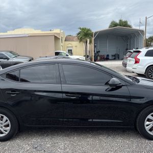 HYUNDAI ELANTRA - 10