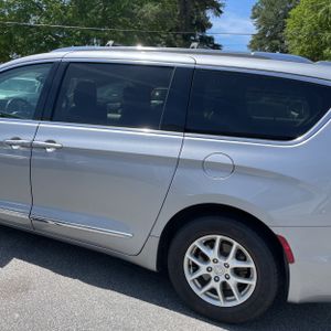 CHRYSLER PACIFICA TOURING L - 6