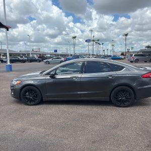 FORD FUSION SE - 3