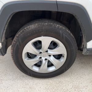 صورة مصغرة 19 لـ 2022 Toyota RAV4 LE