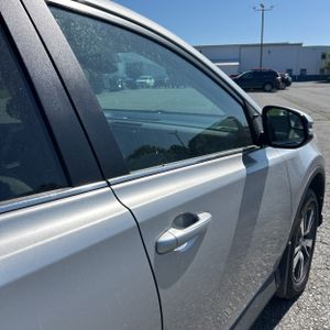 2017 Toyota RAV4 XLE — фото 9