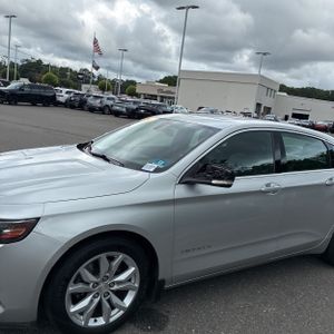 2017 Chevrolet IMPALA LT — фото 2