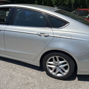FORD FUSION SE - 6
