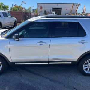 FORD EXPLORER XLT - 4