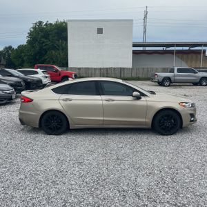 FORD FUSION SE - 10