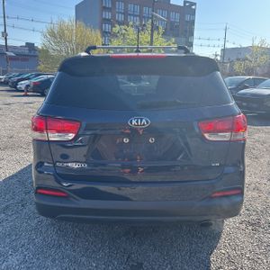 KIA SORENTO LX V6 - 7