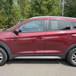 HYUNDAI TUCSON SE - 4