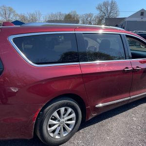 CHRYSLER PACIFICA TOURING L - 9