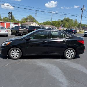 HYUNDAI ACCENT SE - 3