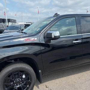 2026 Chevrolet SILVERADO 1500 LTZ 照片 2
