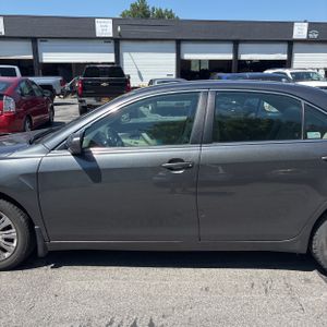 2010 Toyota CAMRY LE photo 4