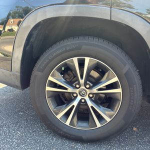 2018 Toyota HIGHLANDER LE thumbnail 19