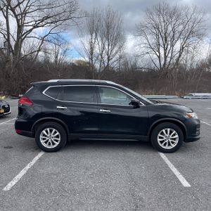 NISSAN ROGUE SV - 10