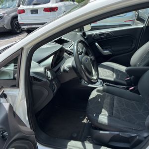 صورة مصغرة 30 لـ 2013 FORD FIESTA SE