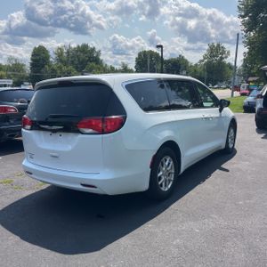 2024 Chrysler VOYAGER LX — фото 7