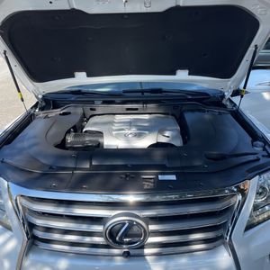 2015 Lexus LX 570 BASE — фото 46