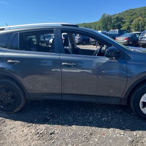 2013 Toyota RAV4 LE 照片 11
