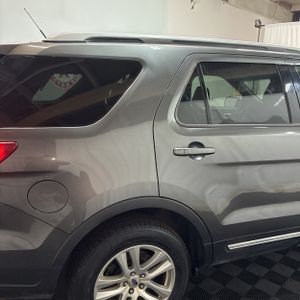 FORD EXPLORER XLT - 8
