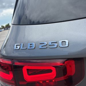 2021 Mercedes-BENZ GLB — фото 23