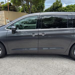 2023 Chrysler PACIFICA TOURING L — фото 4