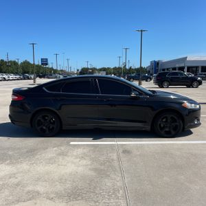 FORD FUSION SE - 10