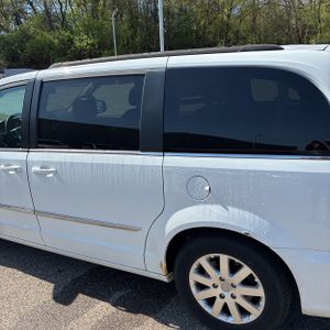 CHRYSLER TOWN AND COUNTRY TOURING - 6