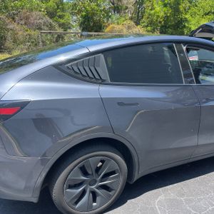 TESLA MODEL Y LONG RANGE - 9