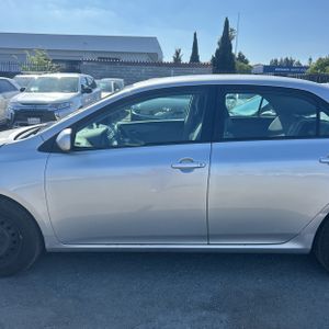 Toyota Corolla LE - 4