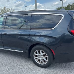 CHRYSLER PACIFICA TOURING L - 6