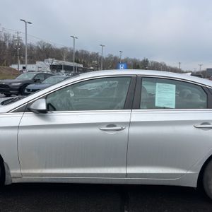 HYUNDAI SONATA SE - 4