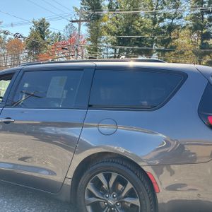 CHRYSLER PACIFICA TOURING L - 6