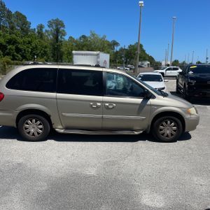 CHRYSLER TOWN AND COUNTRY TOURING - 10