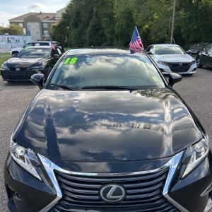 صورة 15 لـ 2018 Lexus ES 350 BASE
