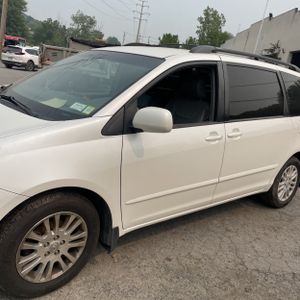 صورة 2 لـ 2010 Toyota SIENNA XLE