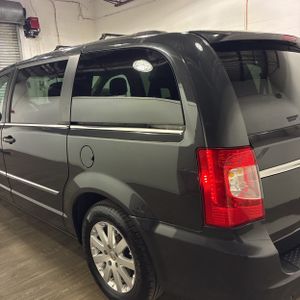 CHRYSLER TOWN & COUNTRY TOURING L - 6