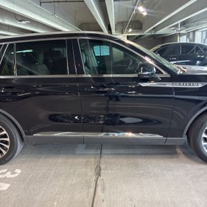 2023 Lincoln AVIATOR STANDARD thumbnail 11