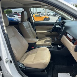 2015 Mitsubishi OUTLANDER SE thumbnail 32