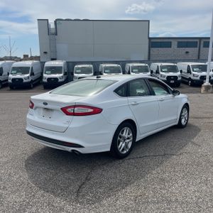 FORD FUSION SE - 8