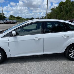 FORD FOCUS SE - 4