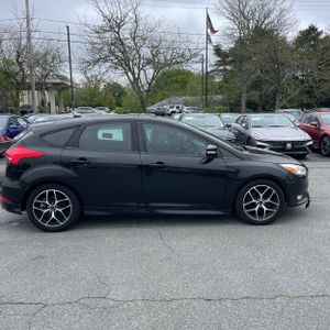 FORD FOCUS SE - 10