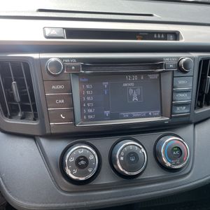 2017 Toyota RAV4 LE — миниатюра 36