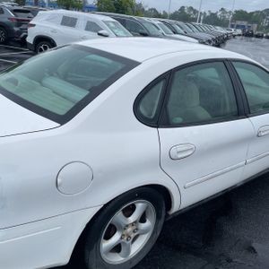 FORD TAURUS SE - 9