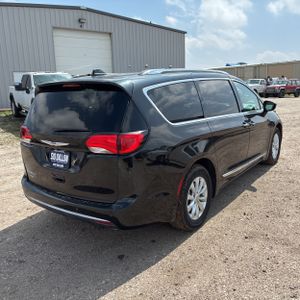 CHRYSLER PACIFICA TOURING L - 8