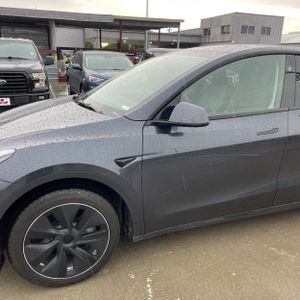 TESLA MODEL Y LONG RANGE - 2