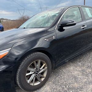 KIA OPTIMA LX - 2