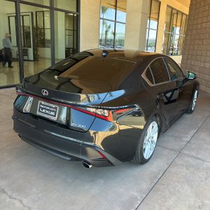 2023 Lexus IS 300 BASE — фото 6