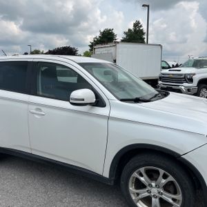 2015 Mitsubishi OUTLANDER SE — миниатюра 13