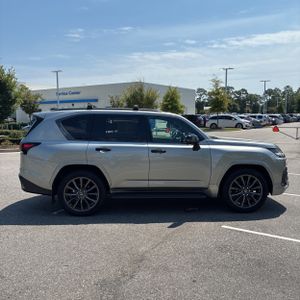 صورة 10 لـ 2022 Lexus LX 600 LUXURY