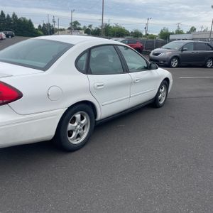 FORD TAURUS SE - 9